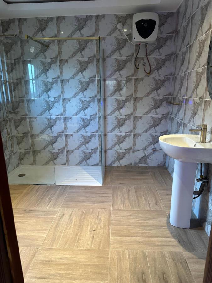 D Barfi Guesthouse, Excellent Location Кумасі Екстер'єр фото