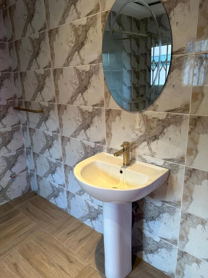 D Barfi Guesthouse, Excellent Location Кумасі Екстер'єр фото